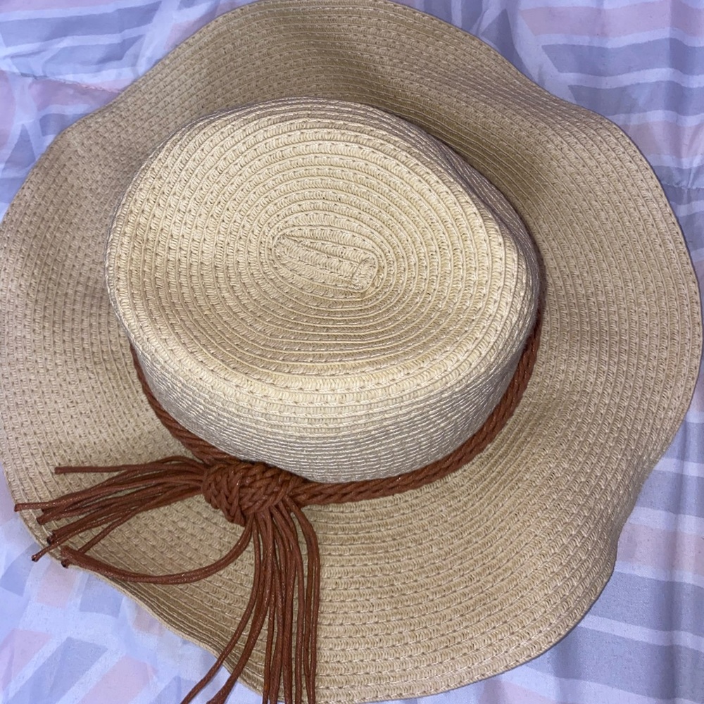 Straw hat - Picture 2 of 6
